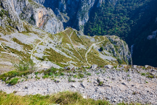 Parc national des Picos de Europa. Vue spectaculaire sur la route de montagne à Tresviso (Cantabria - Espagne)