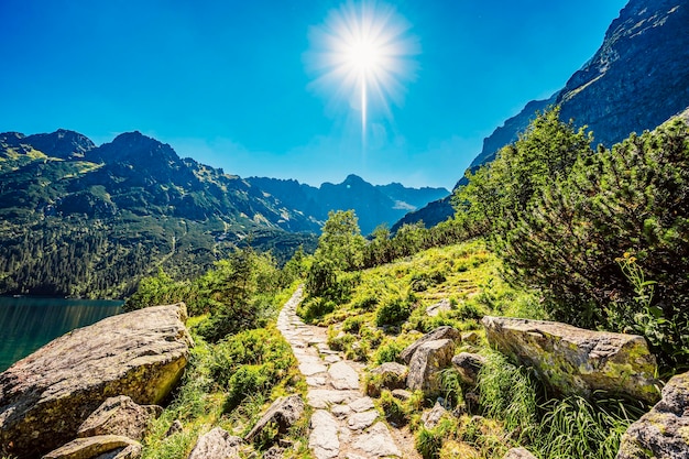 Parc national des Tatras en Pologne célèbre lac de montagnes Morskie oko ou lac Sea Eye dans les Hautes Tatras vallée des cinq lacs