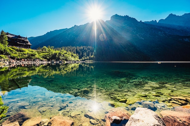 Parc national des Tatras en Pologne célèbre lac de montagnes Morskie oko ou lac Sea Eye dans les Hautes Tatras vallée des cinq lacs