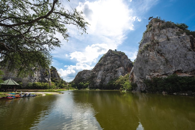 Parc de pierres de Khao Ngu dans la province de Ratchaburi