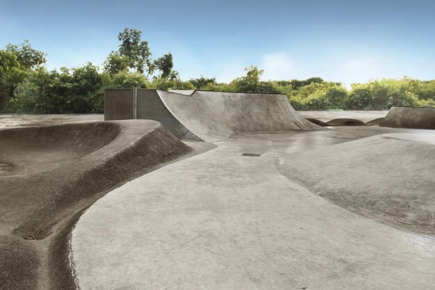 Photo parc de skate vide pendant la journée