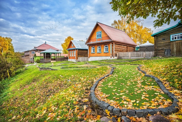 Parcours de golf dans les feuilles d'automne