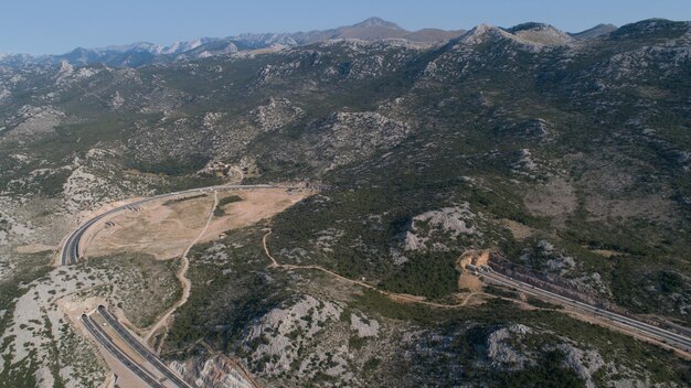 parcs montagnes routes et autoroutes de Croatie depuis un drone