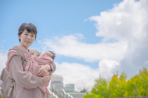 Parent et enfant et un beau ciel