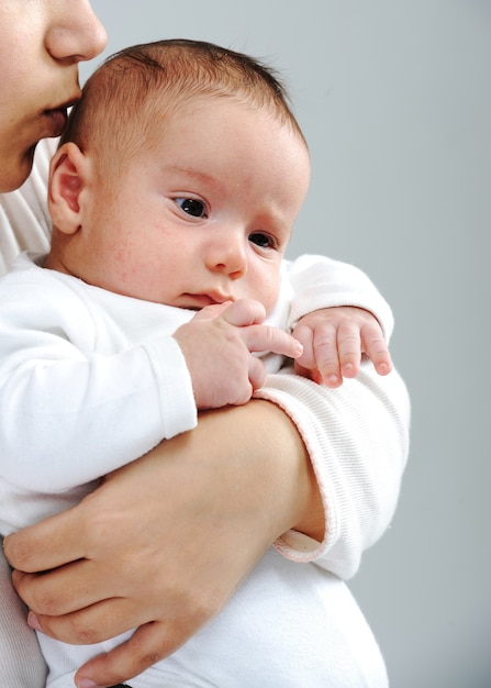 Parent heureux avec un bébé