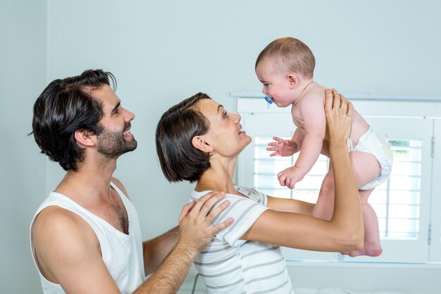 Parents, jouer, fils, chambre à coucher