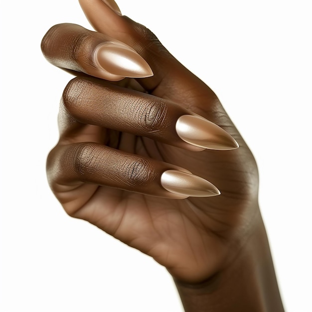 La parfaite femme afro-américaine avec de beaux ongles