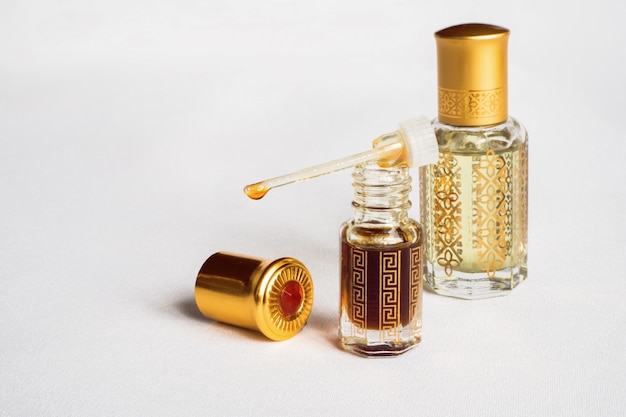 Parfum arabe oud attar en mini flacons.
