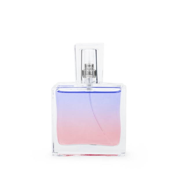 Parfum dans une belle bouteille avec un arc rose isolé sur blanc