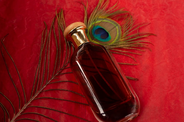 parfum homme sur fond rouge