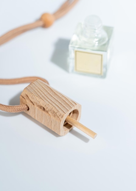 Parfum de voiture avec couvercle en bois mocap Parfum pour voiture vierge sans logo