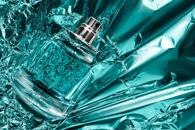 Parfums sur fond d'aluminium