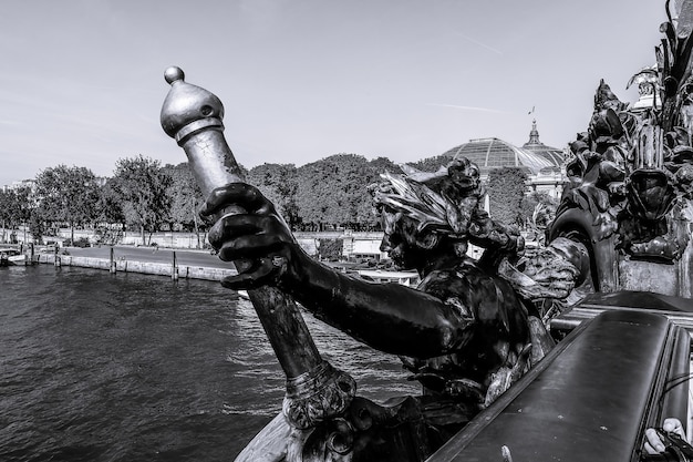 Photo paris france24 septembre 2017 sculpture en noir et blanc au pont alexandre iii