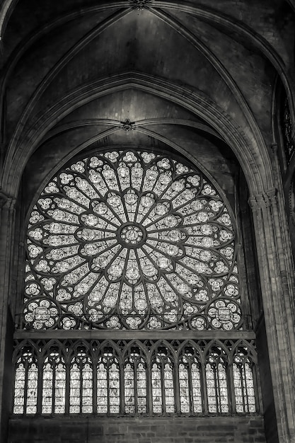 Paris France24 septembre 2017 Vitrail noir et blanc à Notre Dame de Paris France