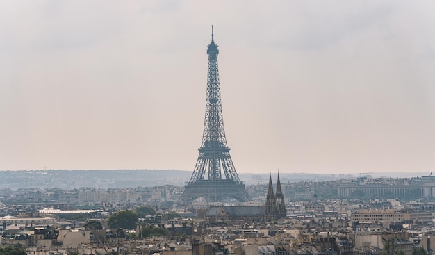 Paris Tour Eiffel avec skyline