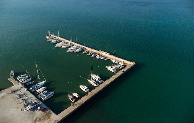 Parking pour bateaux et yachts en bord de mer