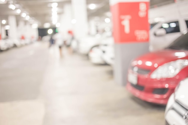 Parking souterrain avec voiture