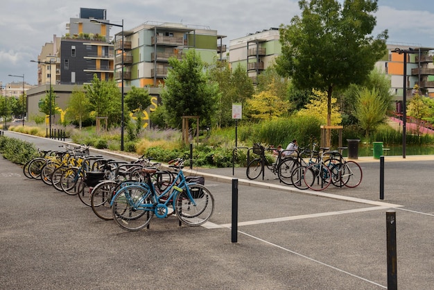 Photo parking à vélos dans le quartier de bonne eco