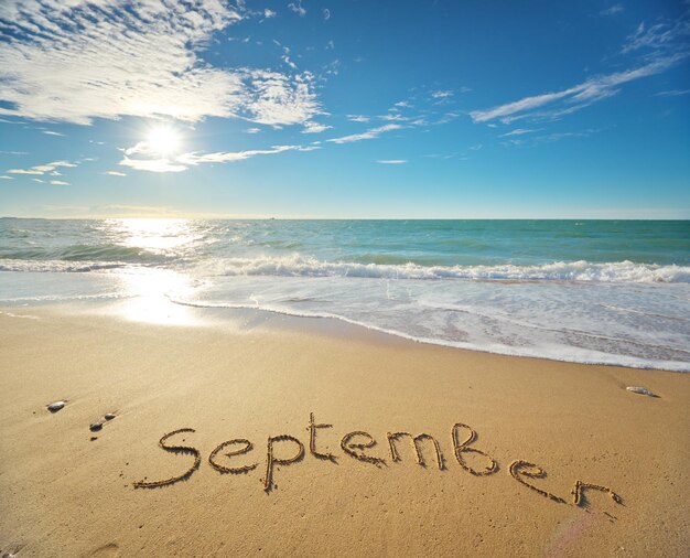 Parole de septembre sur le sable de mer Nature cpmposition