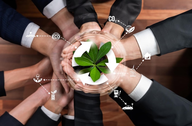 Photo le partenariat commercial détenant l'usine avec l'icône de recyclage symbolise la protection de l'environnement durable esg et la protection des écosystèmes grâce à l'éco-technologie et au recyclage des déchets.