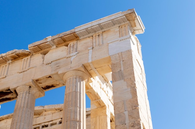 Le parthénon est un temple à Athènes.