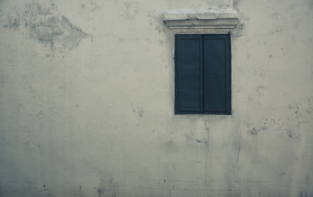 Partie abstraite du vieux mur de briques avec du plâtre en ruine pour fond vintage et papier peint dans le style sépia