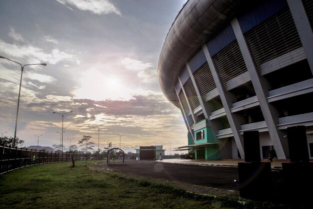 Photo une partie du bâtiment du stade de football.