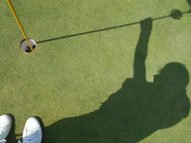 Photo la partie inférieure de l'homme sur le terrain de golf