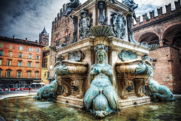 Partie inférieure de la statue du Triton à Bologne Italie