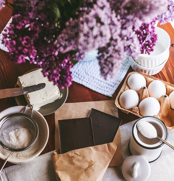 Pas à Pas, Le Chef Prépare Un Dessert - Fondant Au Chocolat. Recette Classique.