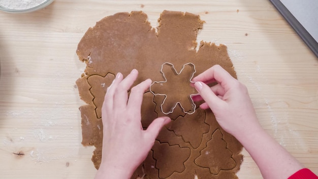 Pas à pas. Faire des biscuits au pain d'épice pour Noël.