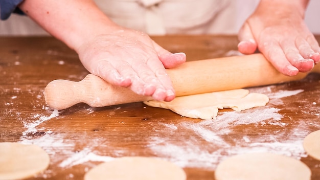 Pas à pas. Pâte à rouler pour empanadas maison.