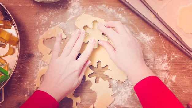 Pas à pas. Pâtisserie des fêtes de fin d'année. Faire des biscuits au sucre pour Noël.