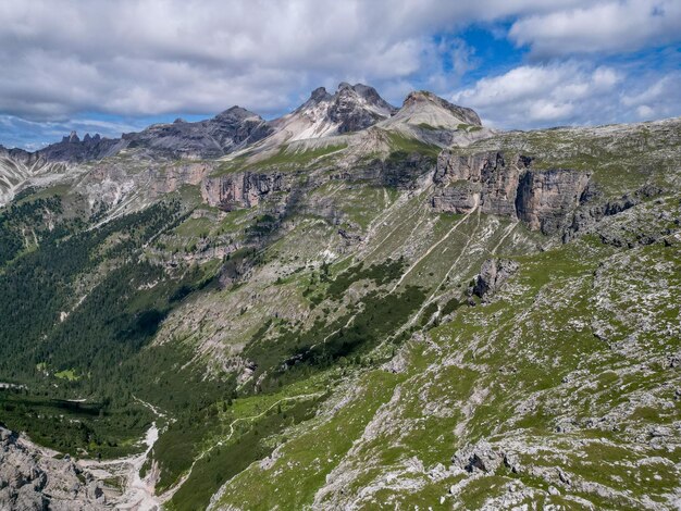 Pas de Puez Vue aérienne des Dolomites Alpes près de l'Alta Badia TrentinoAltoAdige région Italie Saison d'été