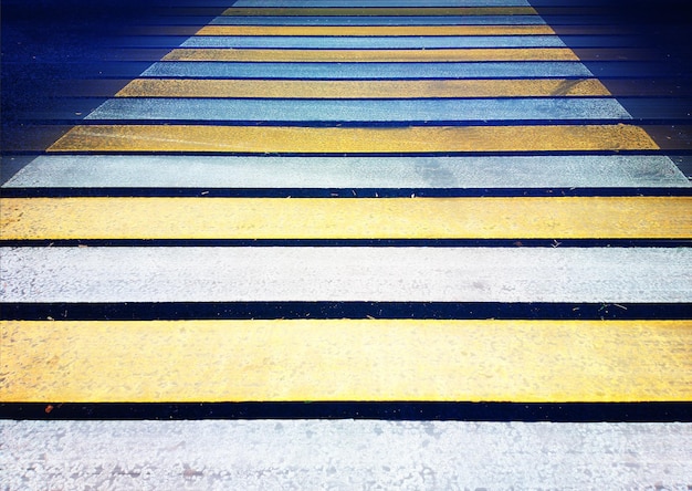 Passage pour piétons jaune bouchent fond