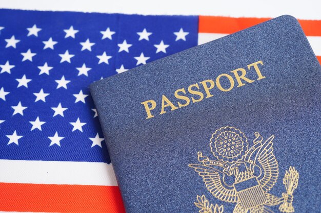 Photo passeport américain avec argent en dollars américains citoyen américain aux états-unis d'amérique