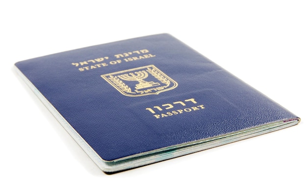 Passeport israélien sur le blanc