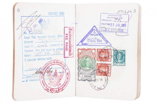 Photo passeport ouvert avec timbres