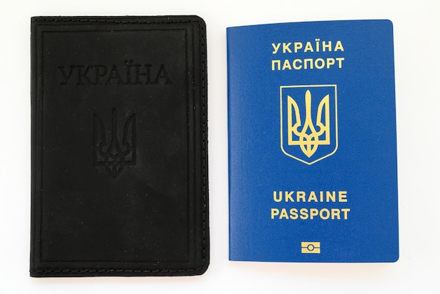 Passeport ukrainien et couverture en cuir noir