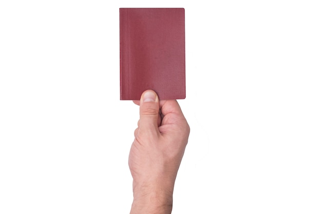 Passeport vierge rouge dans la main de l'homme. Isoler