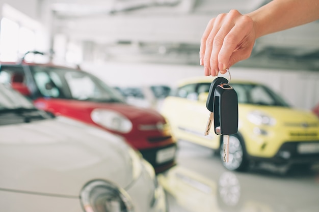 Passer des clés de voiture