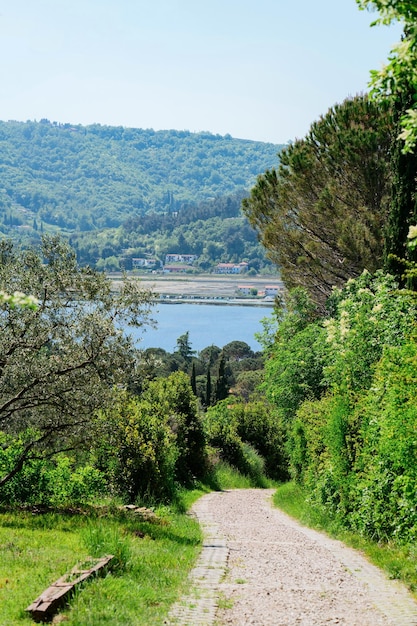 Passerelle dans le parc national de Strunjan en Slovénie