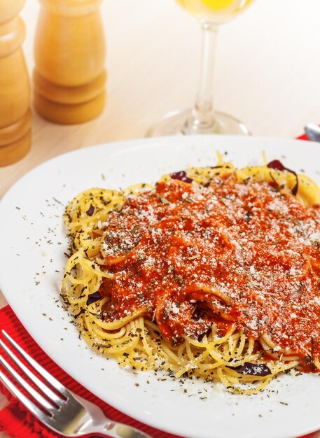 Pasta avec sauce et fromage parmesan