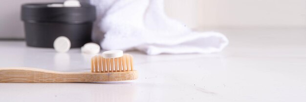 Paste dentifrice comprimés sur brosse à dents