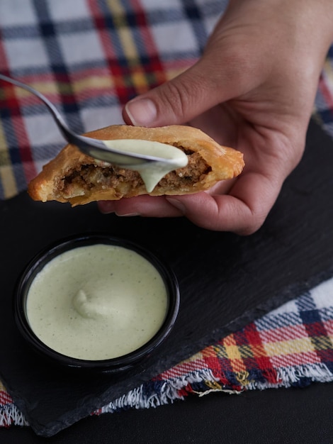 Pastelitos Venezolanos comida Tipica de Venezuela Comiendo