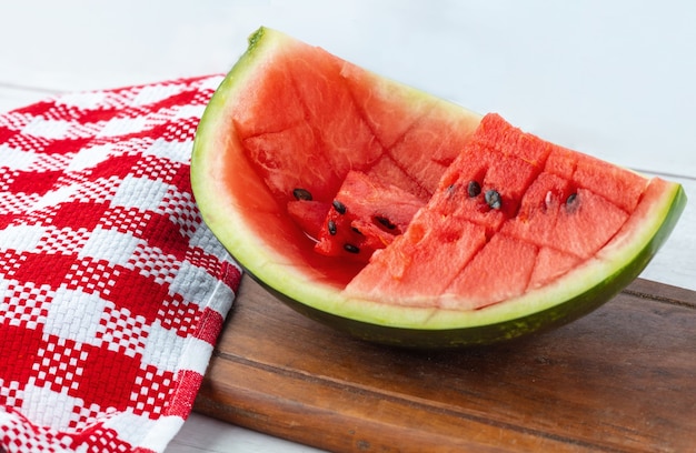 pastèque melon isolé sain fraîcheur rouge nourriture tranche vert juteux doux blanc mûr