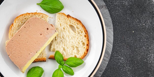 Photo pâté canard mousse tranche repas collation sur la table espace de copie nourriture arrière-plan rustique vue de dessus