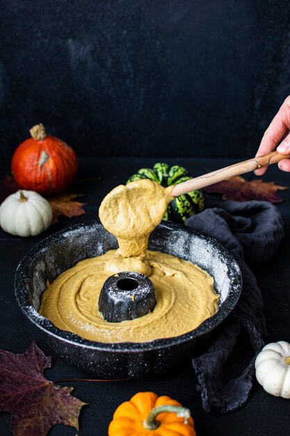 Pâte à la citrouille dans un moule bundt