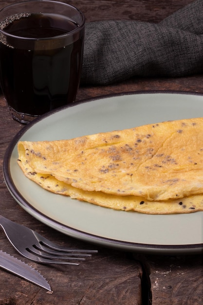 Pâte de Crepioca mélangée avec du sésame noir et des graines de chia Concept d'aliments sains