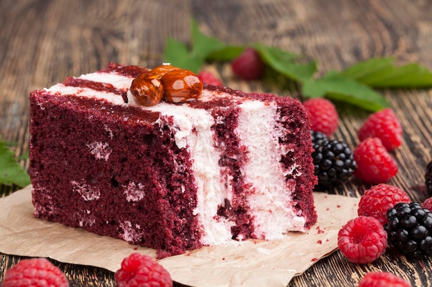 Pâte feuilletée fourrée à la crème blanche